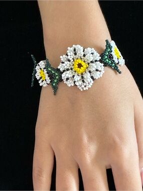 American Indian Handmade White Daisy Seed-Bead Bracelet